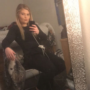 Meet your Posher, Adie